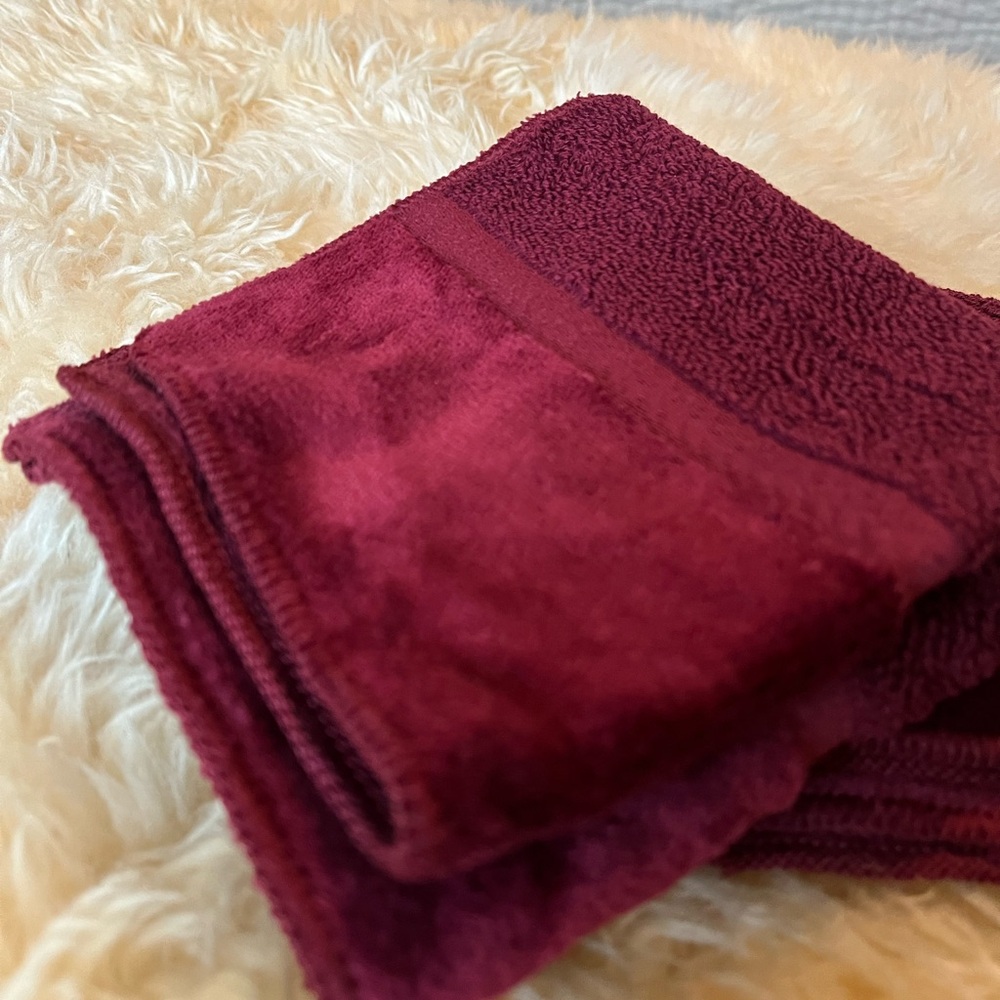 Burgundy Plush wash cloths- New with tags (not price tags)